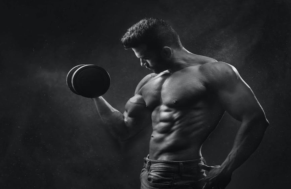 Hoe blijf je als gemiddelde man fit zonder sportschool?