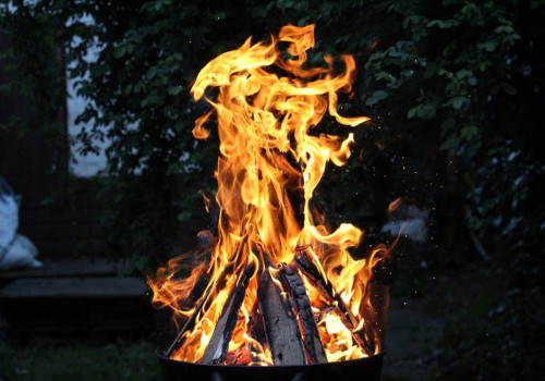 Waarom knettert hout?