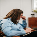 Wat betekent 'gaslighten'? Uitleg en herkenning van deze psychologische manipulatie